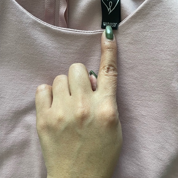 Pink Windsor midi body con dress - Picture 2 of 3